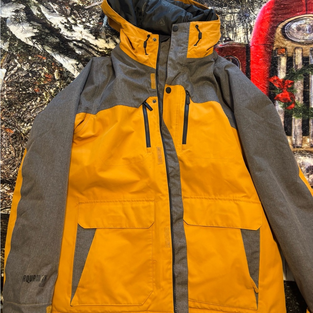 Aquaman Men's Yellow and Gray Ski Jacket